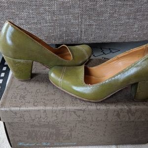 MOMA * Handmade in Italy * Light Green pumps
